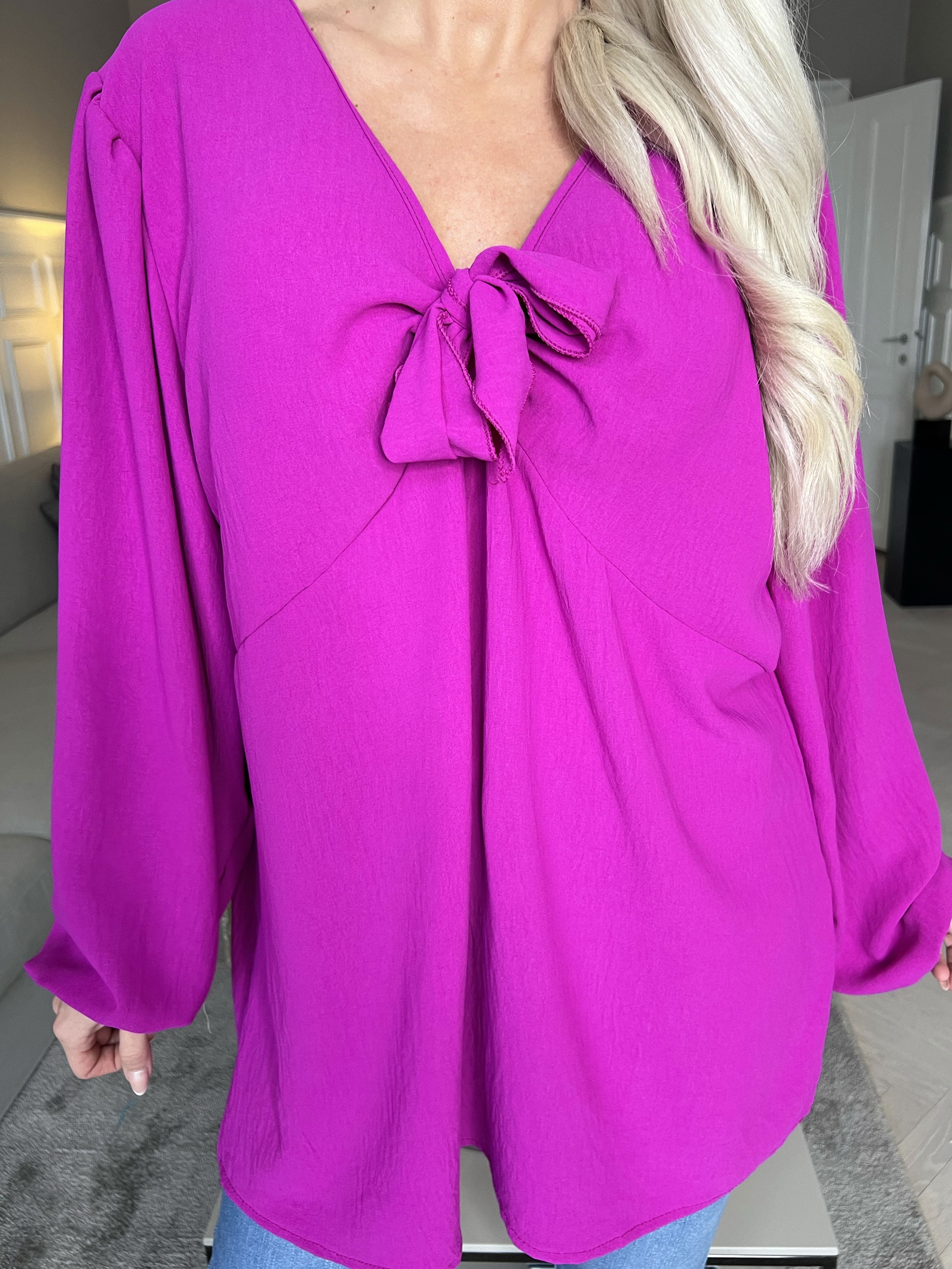 Cassandra - Söt tunika med rosett på bröstet